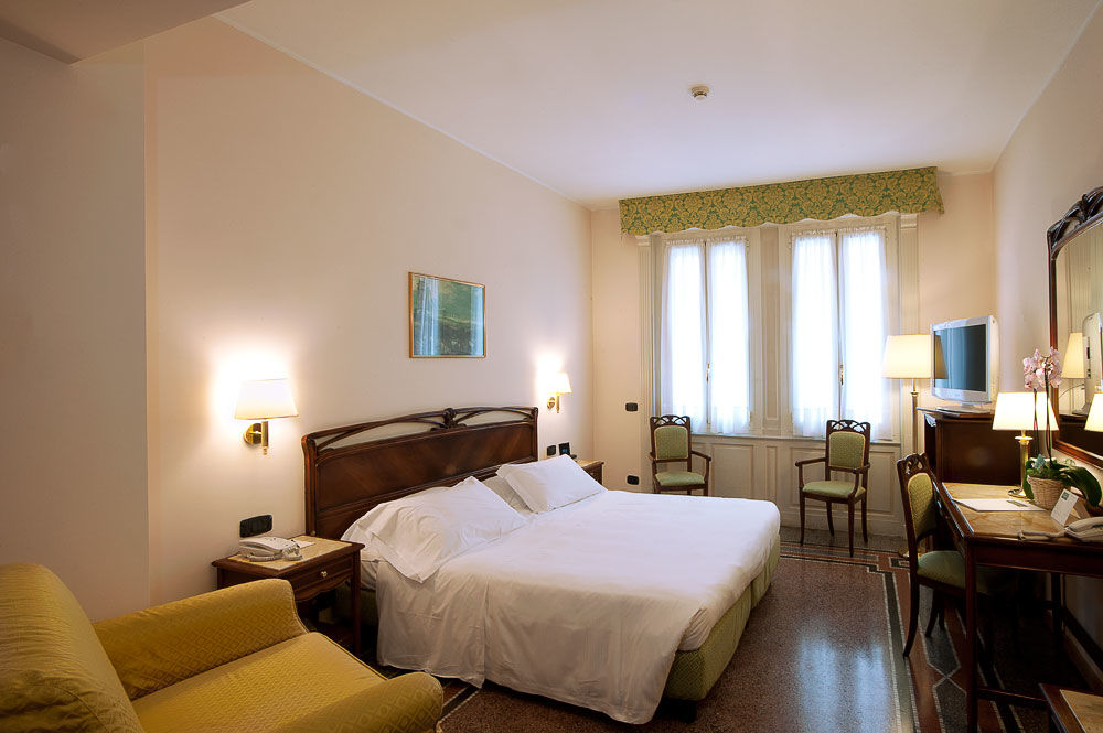 Hotel Continental Genova Esterno foto